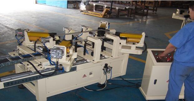 ZK-4太陽能電池板組框機(jī) 1541575423377092.jpg